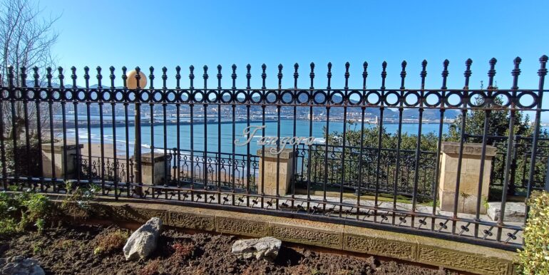 1738669577001 (Copy)