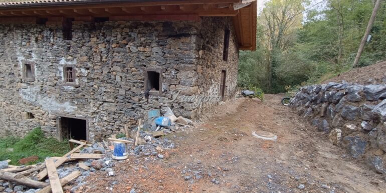 1759994100680 (Copy)