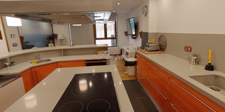 1760702451238 (Copy)