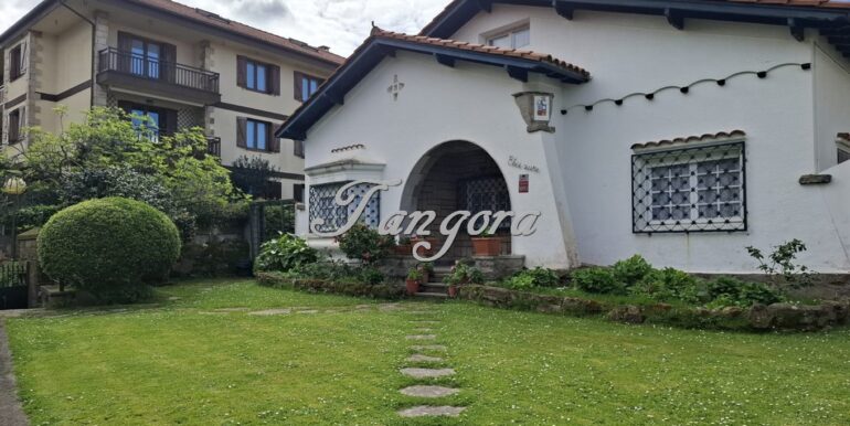 1763136056652 (Copy)